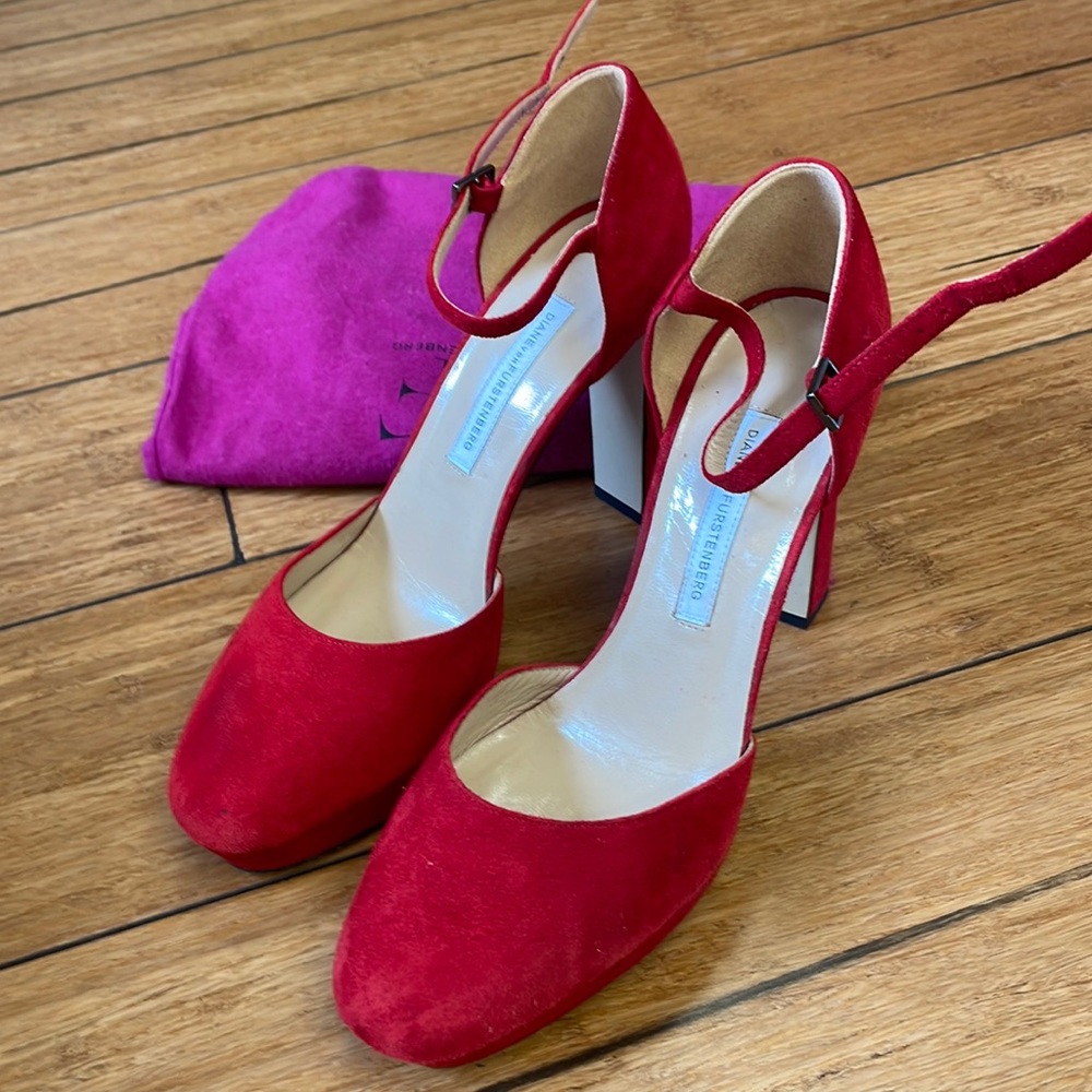 Diane Von Furstenberg crimson suede platform ankle shoes.  Size 7B - Picture 2 of 13
